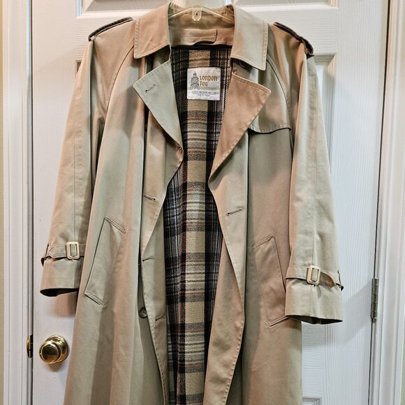 London Fog Jackets & Blazers - Women's London Fog Raincoat - Trench Style - Size 18 Regular